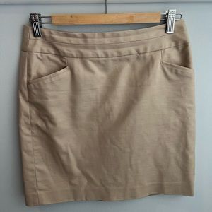 Beige pencil skirt with pockets